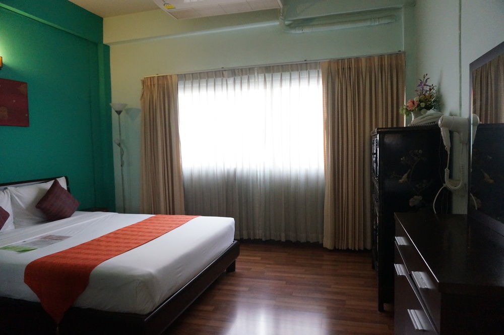 Maninarakorn Hotel Chiang Mai Exterior photo