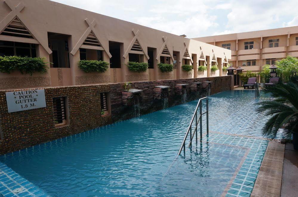 Maninarakorn Hotel Chiang Mai Exterior photo