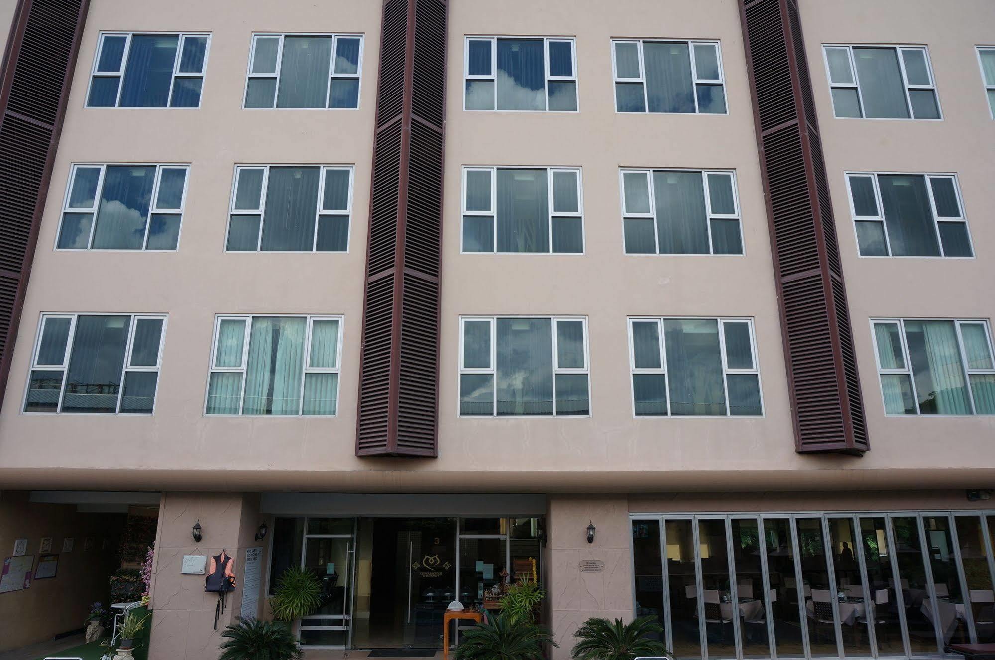 Maninarakorn Hotel Chiang Mai Exterior photo